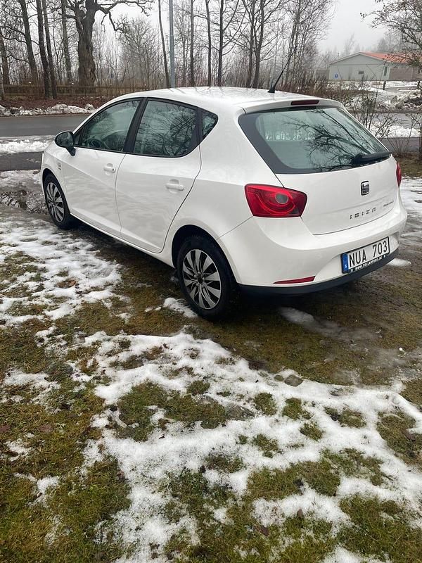 Begagnad Seat Ibiza 105 HK (77 kW) 2012