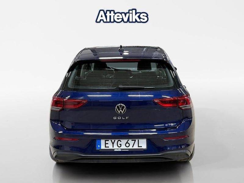 Begagnad VW Golf VIII 112 HK (82 kW) 2020 Blå Halvkombi