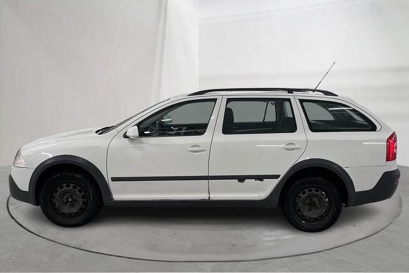 Begagnad Skoda Octavia Scout 140 HK (102 kW) 2008 Vit Kombi