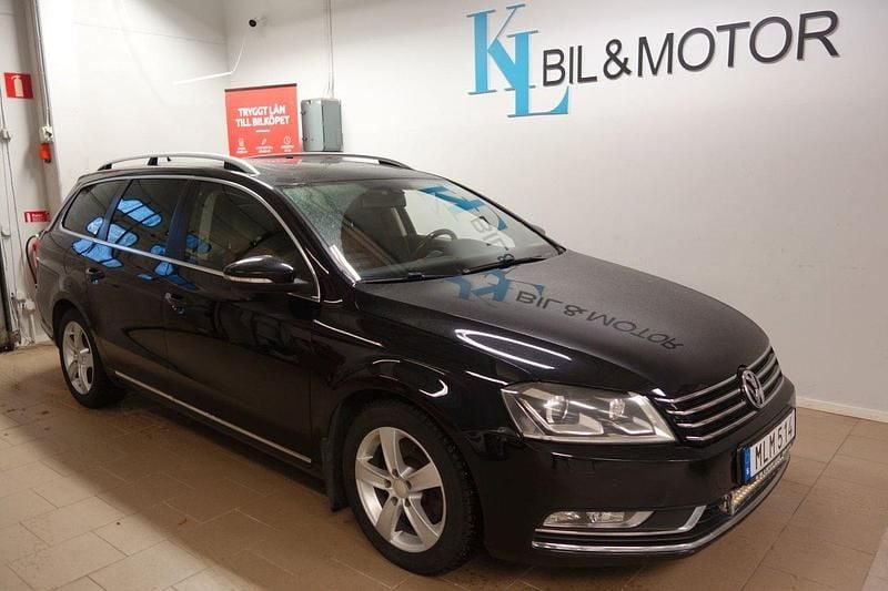 Svart (deep black pärleffekt) Begagnad 2012 VW Passat GT Kombi | 89 900 kr (Lite dyr) - Bild 1/4