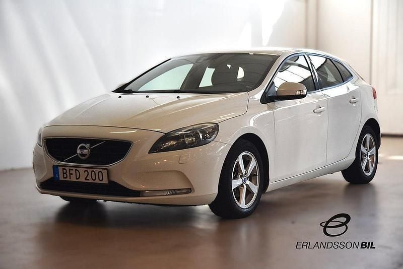 Vit Begagnad 2014 Volvo V40 Kinetic Kombi | 99 900 kr (Marknadspris) - Bild 1/4