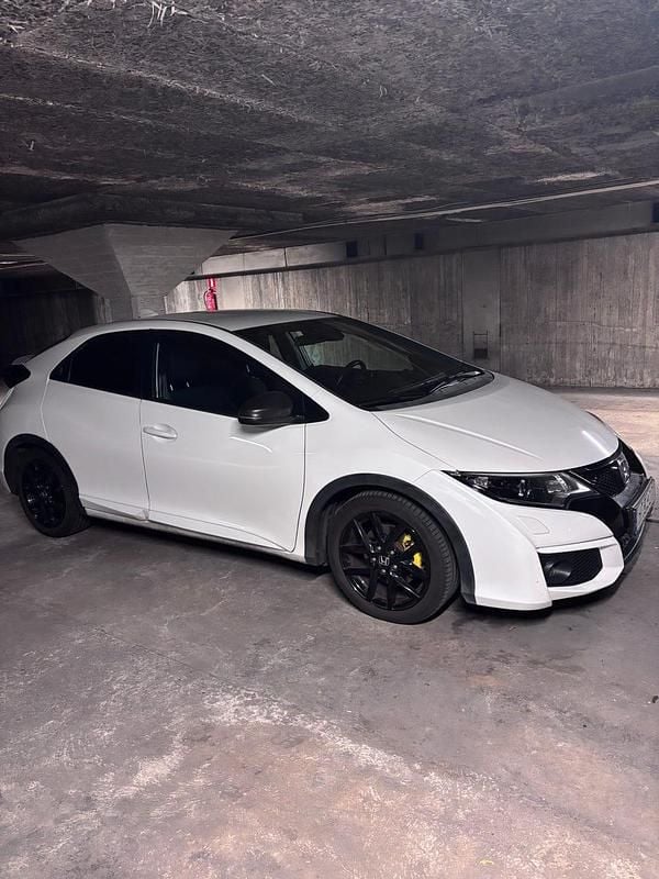 Perla vit Begagnad 2016 Honda Civic Sport | 110 000 kr (Marknadspris) - Bild 1/4