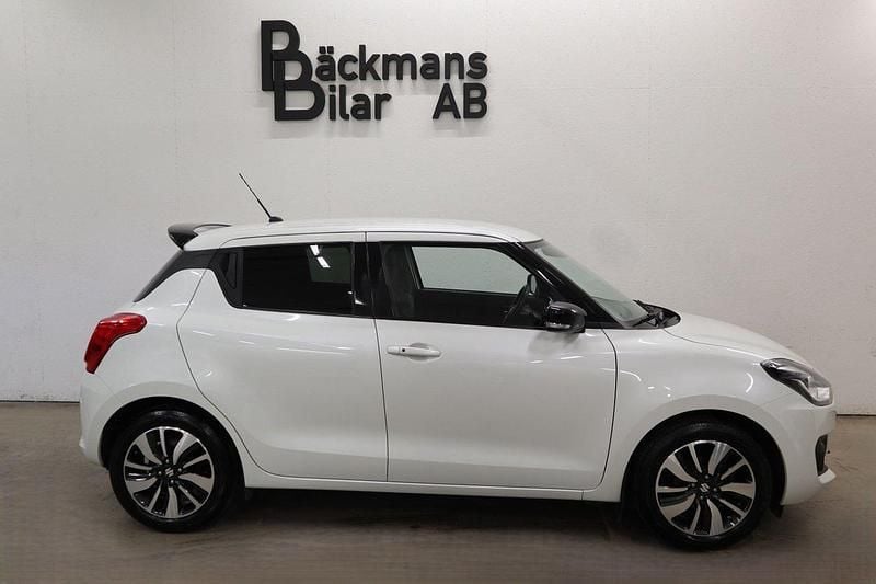 Vit Begagnad 2018 Suzuki Swift Halvkombi | 119 000 kr - Bild 1/4