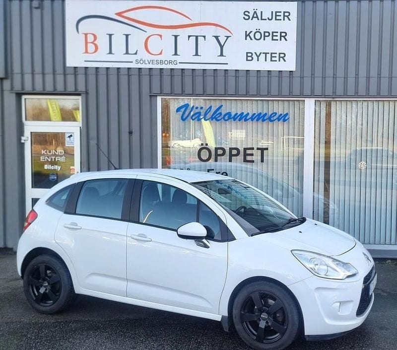Vit Begagnad 2011 Citroën C3 Halvkombi | 39 900 kr (Marknadspris) - Bild 1/4