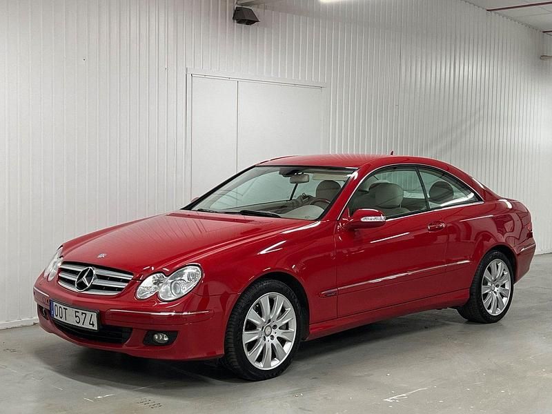 Ljusröd Begagnad 2007 Mercedes CLK320 Elegance Sportkupé | 121 000 kr - Bild 1/4