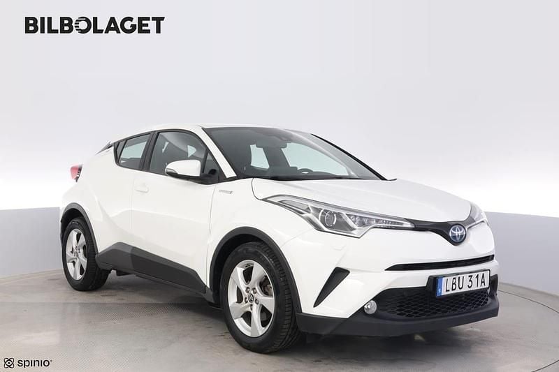 Vit Begagnad 2019 Toyota C-HR+ SUV | 199 800 kr (Bra pris) - Bild 1/4