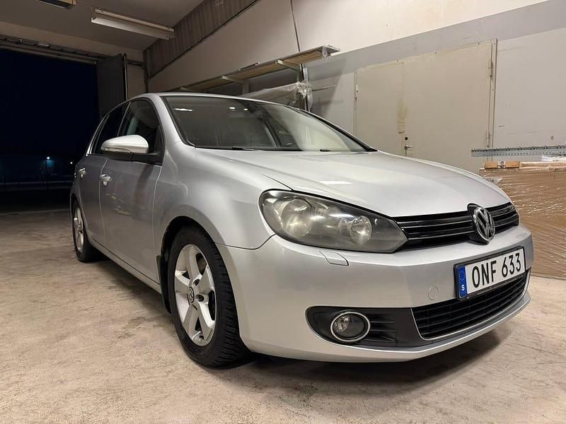 Begagnad 2010 VW Golf VI Halvkombi | 47 500 kr (Marknadspris) - Bild 1/4
