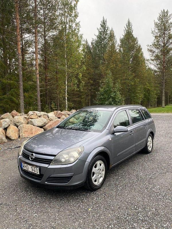 Grå Begagnad 2005 Opel Astra Kombi | 17 500 kr (Marknadspris) - Bild 1/4