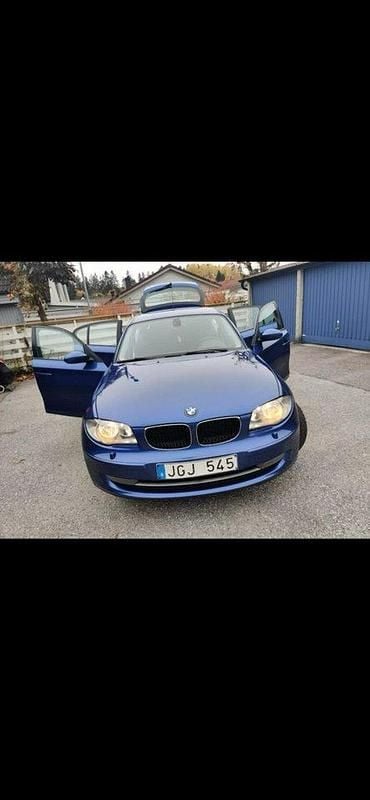Blå Begagnad 2009 BMW 116 Halvkombi | 34 900 kr (Bra pris) - Bild 1/4