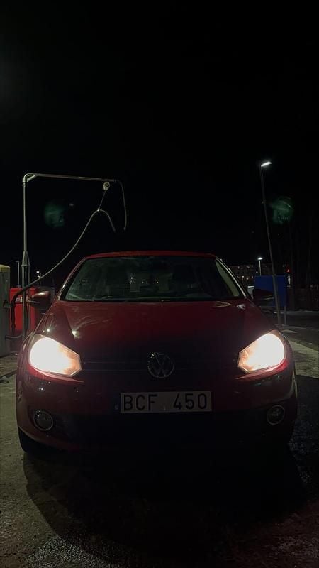 Begagnad VW Golf VI 102 HK (75 kW) 2011 Halvkombi