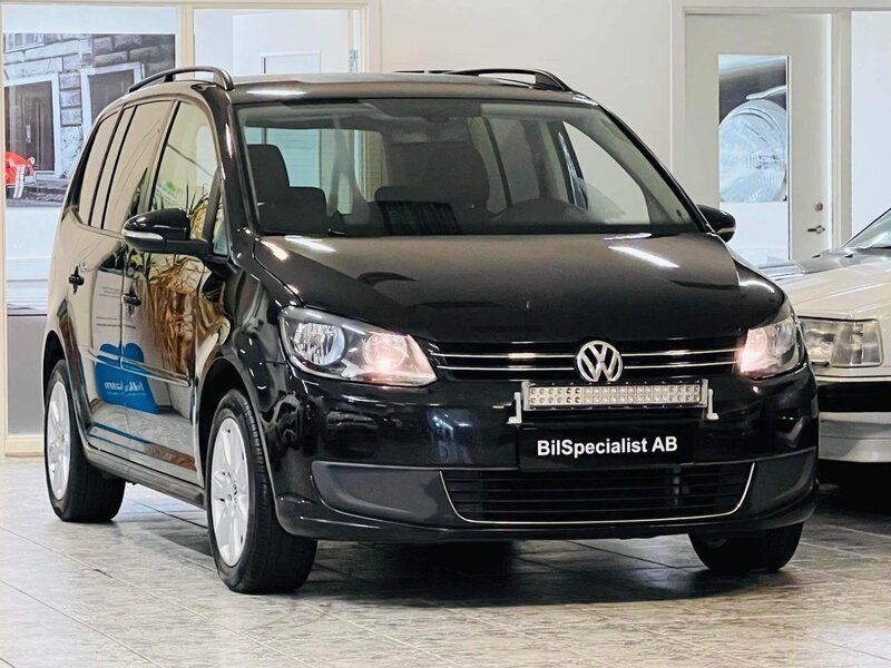 Svart Begagnad 2011 VW Touran Minibuss | 49 999 kr (Marknadspris) - Bild 1/4