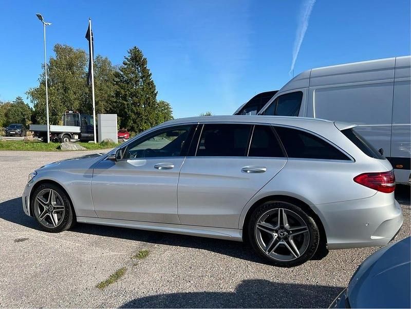 Begagnad 2019 Mercedes C200 AMG line Kombi | 225 000 kr (Marknadspris) - Bild 1/4