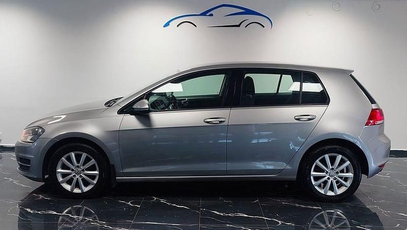 Silver Begagnad 2013 VW Golf VII Halvkombi | 94 900 kr (Marknadspris) - Bild 1/4