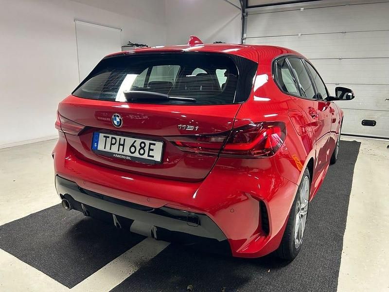 Begagnad BMW 118 M Sport 140 HK (102 kW) 2019 Röd Halvkombi