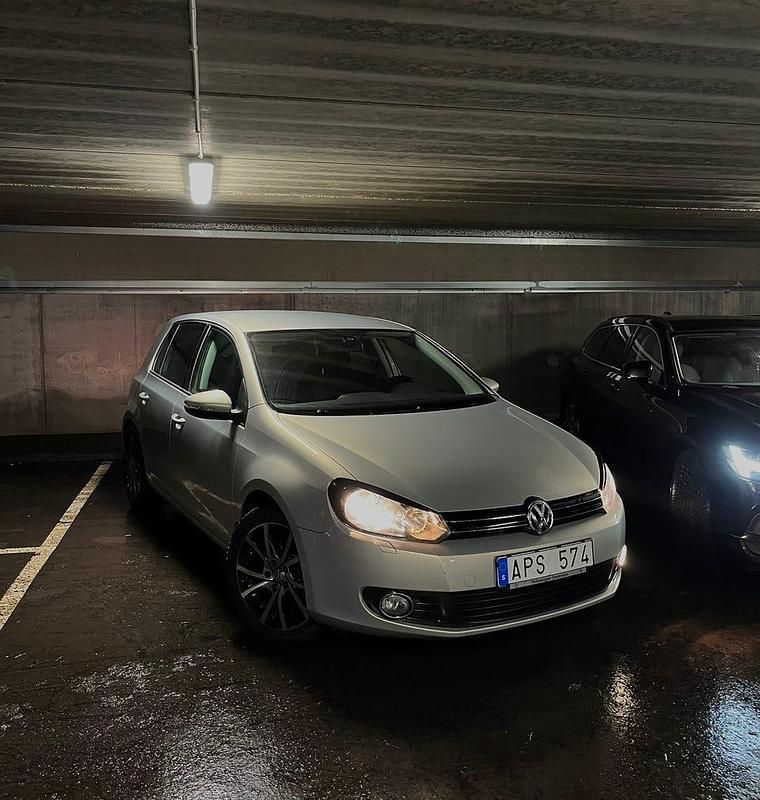 Begagnad VW Golf VI 105 HK (77 kW) 2011 Halvkombi