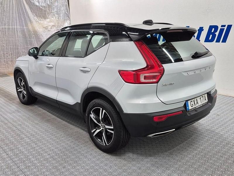 Begagnad Volvo XC40 R-Design 150 HK (110 kW) 2020 Silver (glaciärsilver metallic) SUV