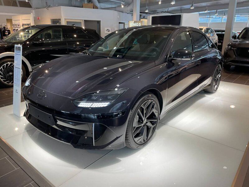 Blå Begagnad 2023 Hyundai Ioniq 6 Edition Sedan | 599 900 kr - Bild 1/4