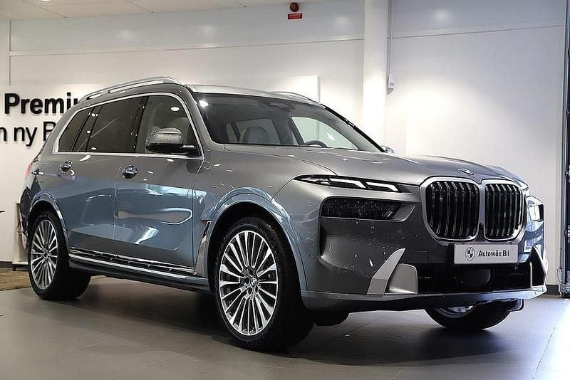 Grå Ny 2025 BMW X7 Comfort Edition SUV | 1 195 000 kr - Bild 1/2