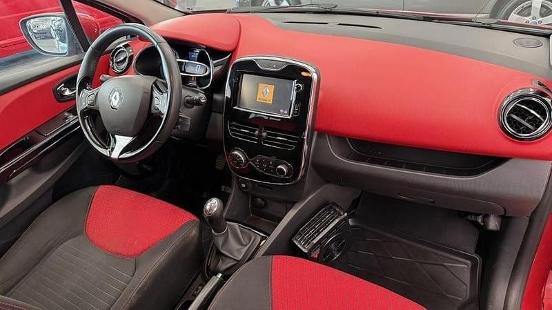 Begagnad Renault Clio IV 90 HK (66 kW) 2014 Röd Kombi