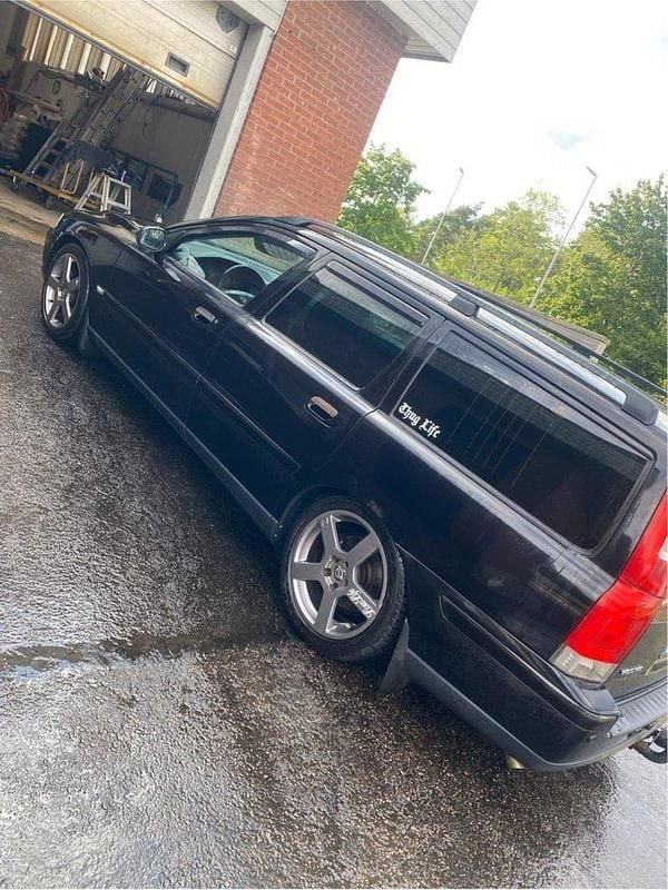 Svart Begagnad 2006 Volvo V70 Kombi | 32 999 kr (Lite dyr) - Bild 1/4