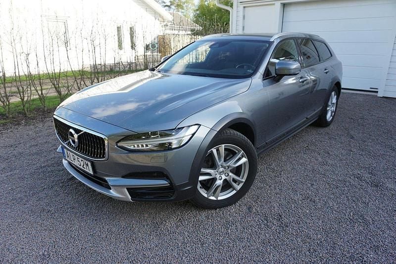 Grå Begagnad 2019 Volvo V90 CC Kombi | 282 900 kr (Marknadspris) - Bild 1/4