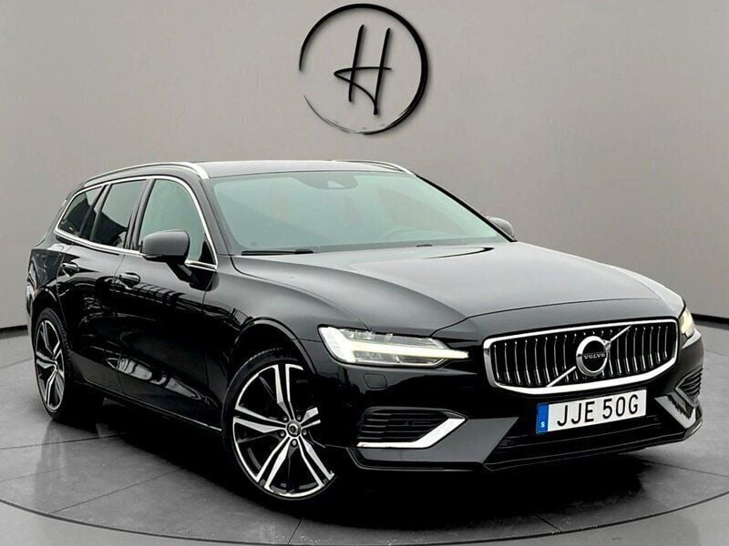 Svart Begagnad 2020 Volvo V60 Momentum Kombi | 285 000 kr (Marknadspris) - Bild 1/4