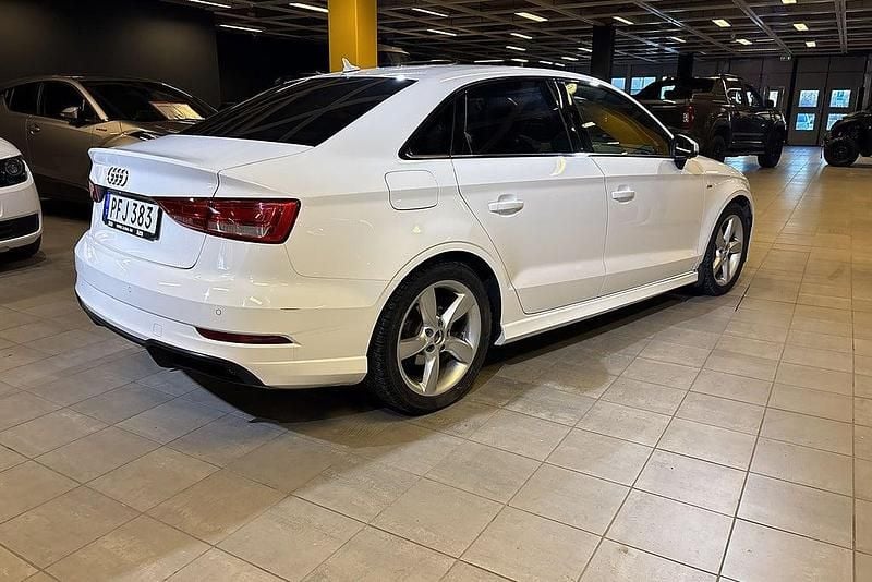 Begagnad Audi A3 S-Line 150 HK (110 kW) 2017 Vit Sedan
