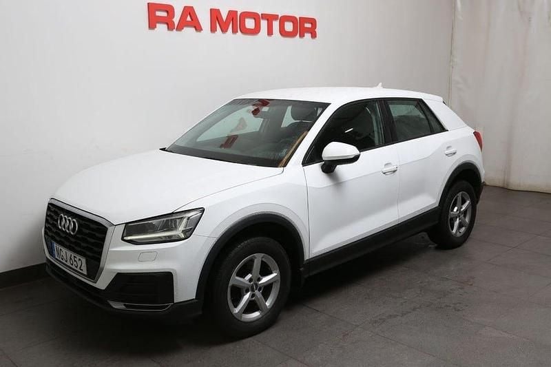 Vit Begagnad 2018 Audi Q2 Proline SUV | 144 800 kr (Marknadspris) - Bild 1/3
