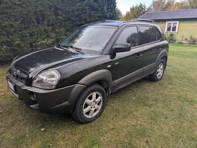 Svart Begagnad 2005 Hyundai Tucson SUV | 29 500 kr (Bra pris) - Bild 1/4