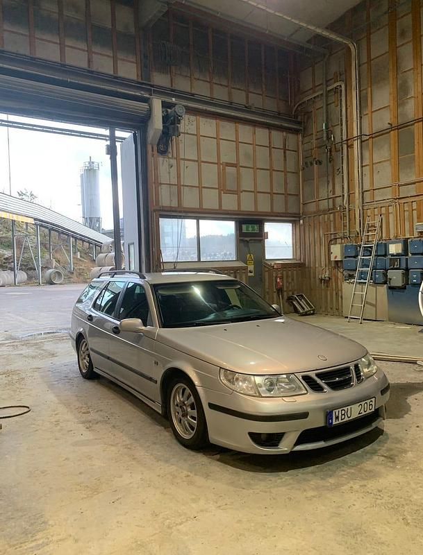 Begagnad 2004 Saab 9-5 Aero Kombi | 28 000 kr (Marknadspris) - Bild 1/3