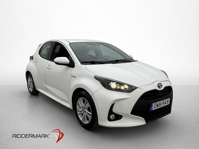 Begagnad Toyota Yaris 2021 Vit Halvkombi
