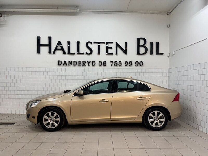 Ljusbrun Begagnad 2011 Volvo S60 Momentum Sedan | 89 000 kr (Bra pris) - Bild 1/4