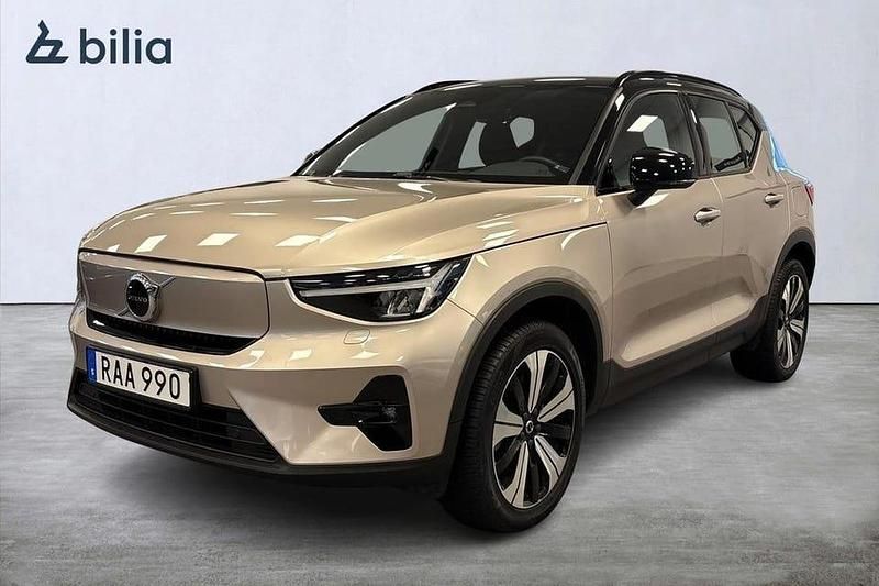 Ljusgrå (grå) Begagnad 2022 Volvo XC40 Plus SUV | 334 900 kr - Bild 1/3