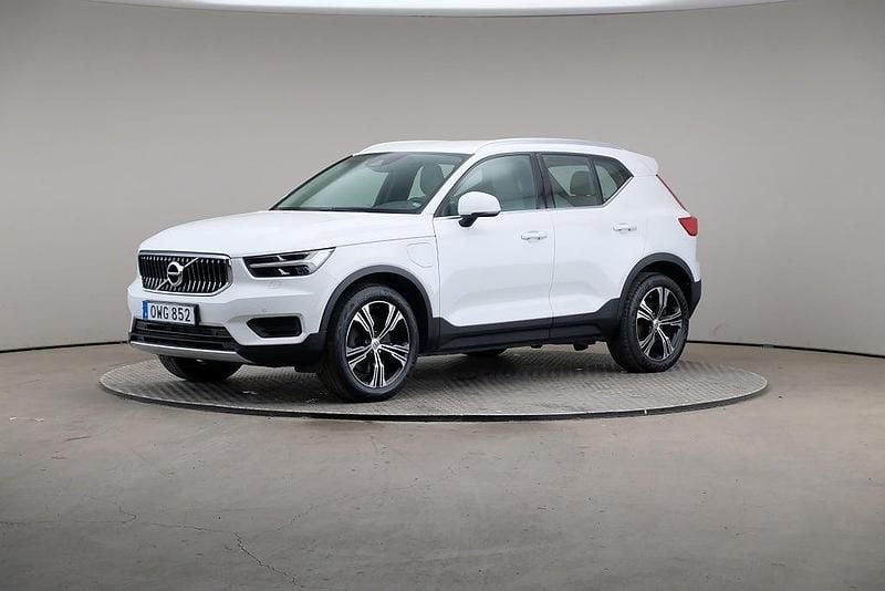 Vit Begagnad 2021 Volvo XC40 Inscription SUV | 349 000 kr (Marknadspris) - Bild 1/4