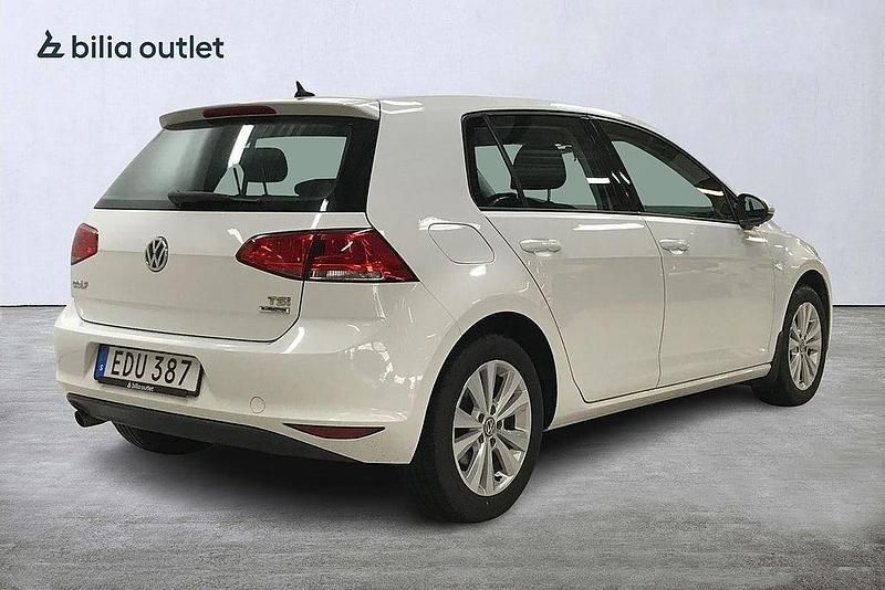 Begagnad VW Golf VII 110 HK (80 kW) 2017 Vit Halvkombi