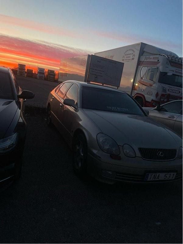 Brun Begagnad 2002 Lexus GS300 Sedan | 45 000 kr - Bild 1/4
