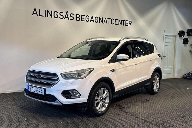 Vit Begagnad 2017 Ford Kuga Titanium SUV | 164 000 kr (Marknadspris) - Bild 1/4