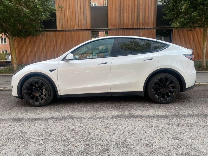 Vit Begagnad 2022 Tesla Model Y Long Range SUV | 398 500 kr (Superpris) - Bild 1/4