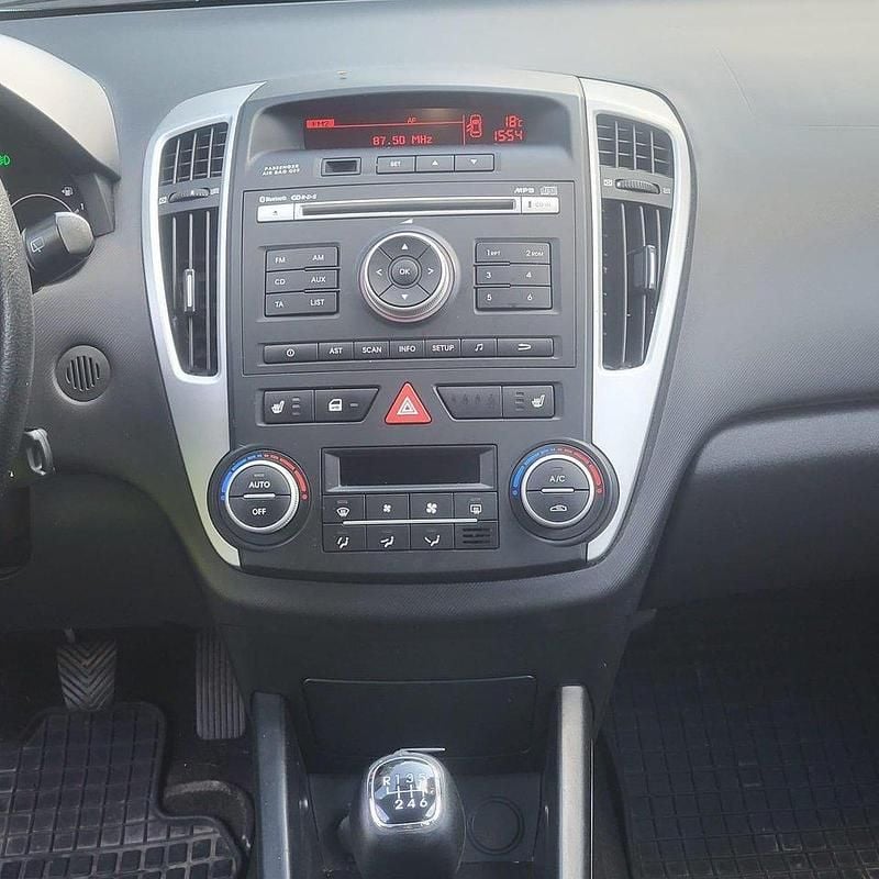 Grå Begagnad 2011 Kia Ceed Sportswagon Kombi | 45 000 kr (Marknadspris) - Bild 1/4
