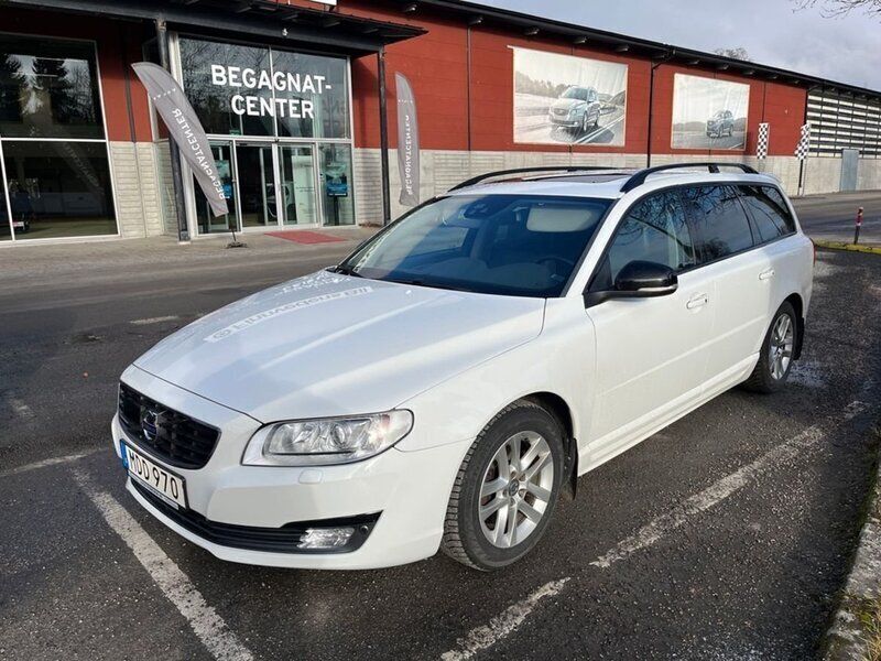 Vit Begagnad 2015 Volvo V70 Standard Kombi | 178 800 kr (Marknadspris) - Bild 1/4