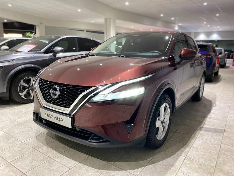 Mörkröd Begagnad 2024 Nissan Qashqai N-Connecta SUV | 329 900 kr (Marknadspris) - Bild 1/4