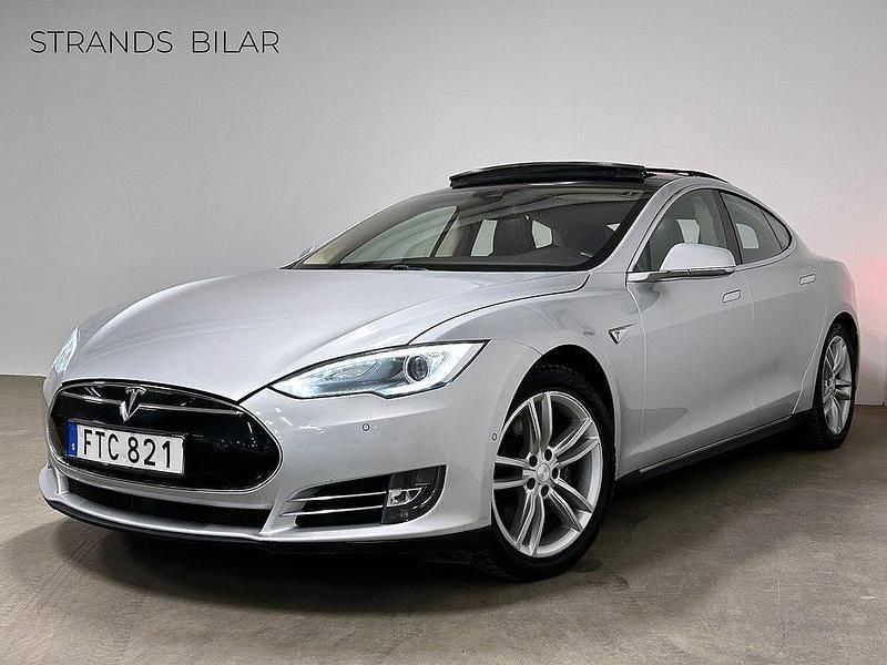 Grå Begagnad 2014 Tesla Model S Sedan | 239 000 kr (Marknadspris) - Bild 1/4