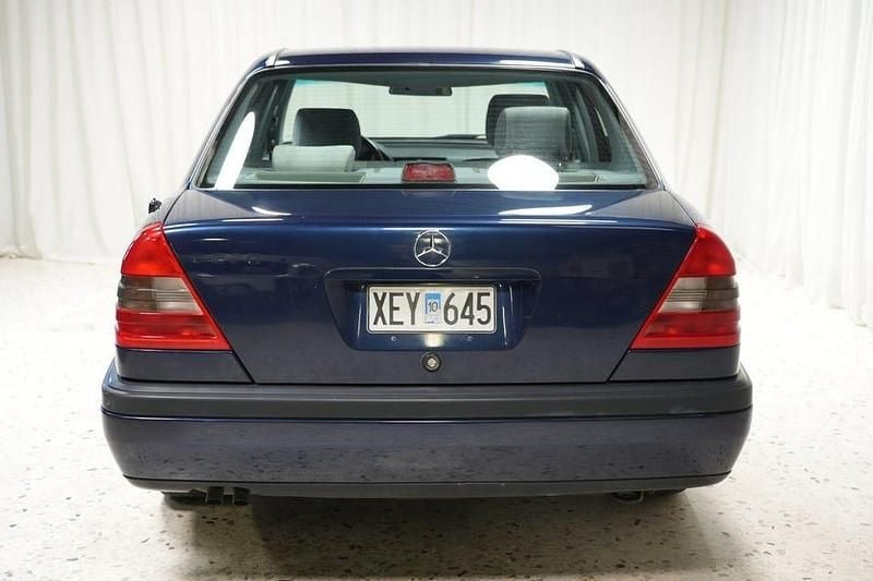 Begagnad Mercedes C220 150 HK (110 kW) 1995 Blå