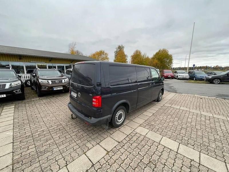 Begagnad VW T6 102 HK (75 kW) 2018 Mörkblå (blå) Van