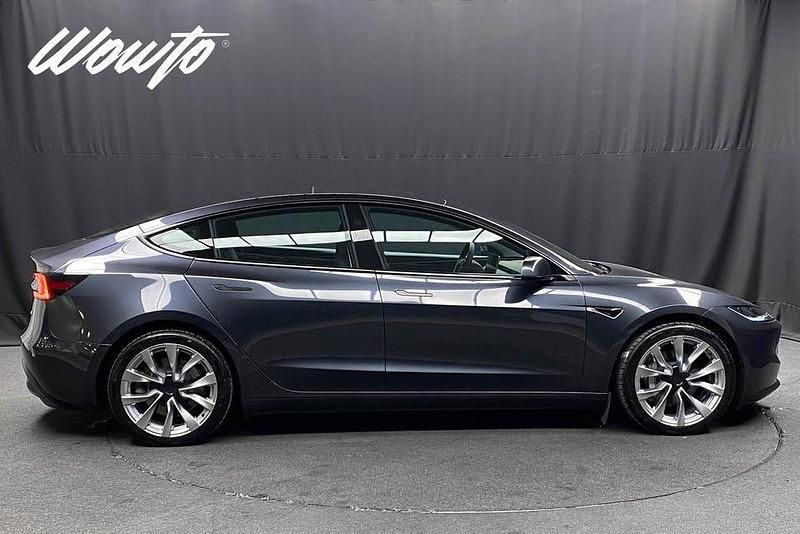 Begagnad Tesla Model 3 Long Range AWD 366 kW (498 HK) 2024 Grå Sedan