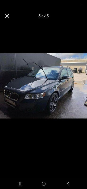 Grå Begagnad 2009 Volvo V50 Momentum Kombi | 40 000 kr (Marknadspris) - Bild 1/4