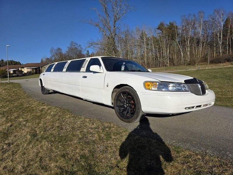 Begagnad 1999 Lincoln Town Car Sedan | 49 000 kr - Bild 1/4