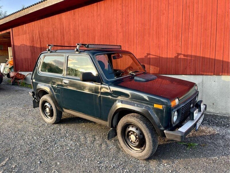 Grön Begagnad 2012 Lada niva SUV | 35 000 kr - Bild 1/4