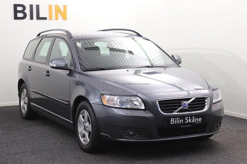 Grå Begagnad 2010 Volvo V50 Momentum Kombi | 44 900 kr (Marknadspris) - Bild 1/4