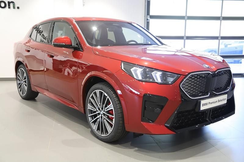 Begagnad BMW iX2 Comfort Edition 230 kW (313 HK) 2026 Röd SUV